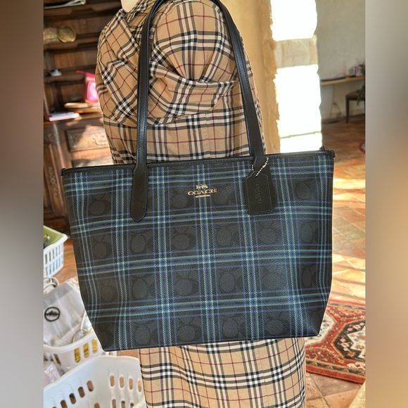 Coach Signature CC Plaid zip city tote handbag&wristlet Authentic NWT - Picture 5 of 14